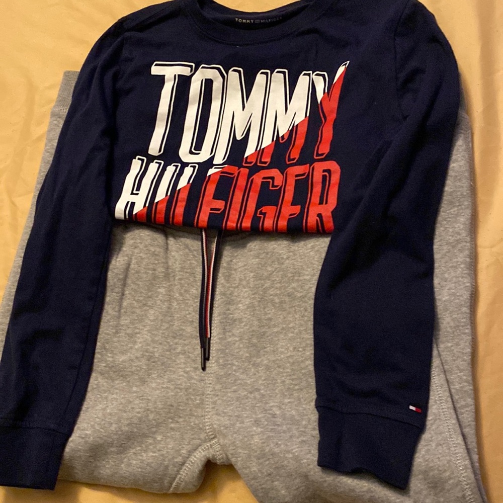 Tommy Hilfiger  sweat suit set
